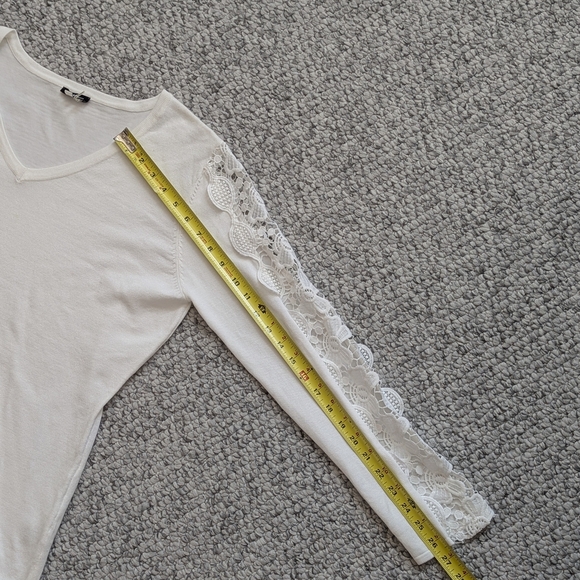 Vila Milano Womens (XL) Off-White V-Neck Sweater w/Full Sleeve Crochet Cut-Outs - Picture 3 of 12